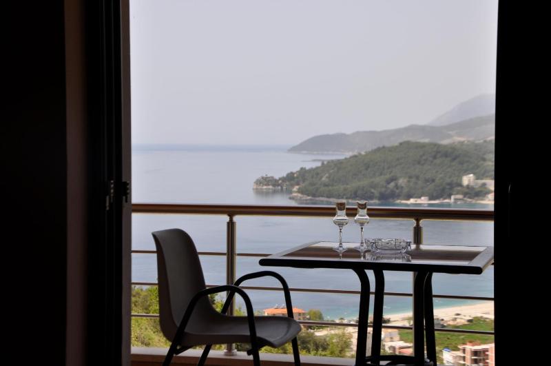 Apartment with Sea View image 1