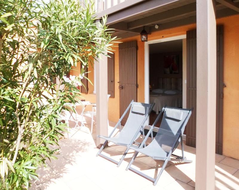 Double Room with Garden View image 2