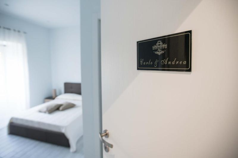 Double Room image 3