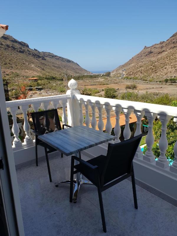 Apartment with Pool View  image 3