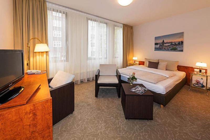 Standard Single Room image 3