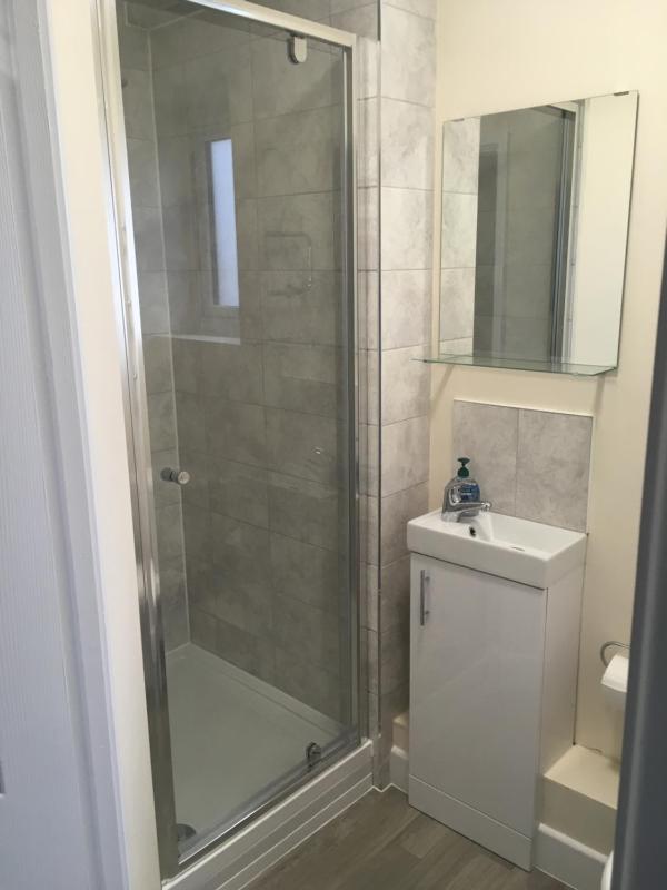 Twin Room with Shower image 2