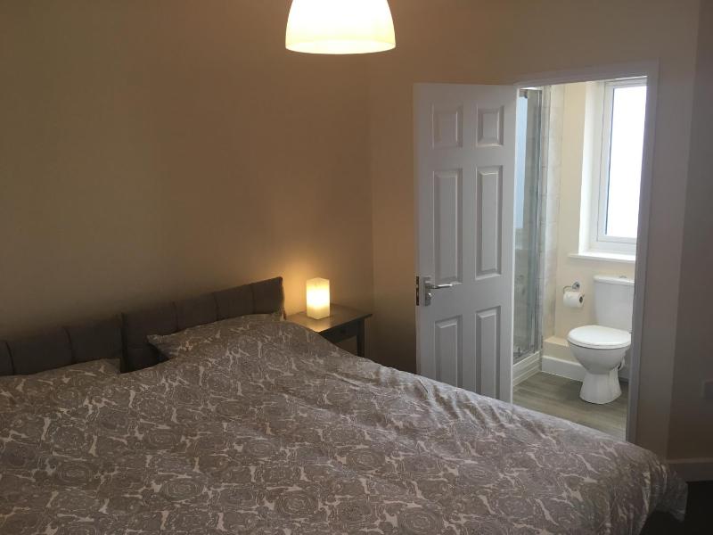 Twin Room with Shower image 4