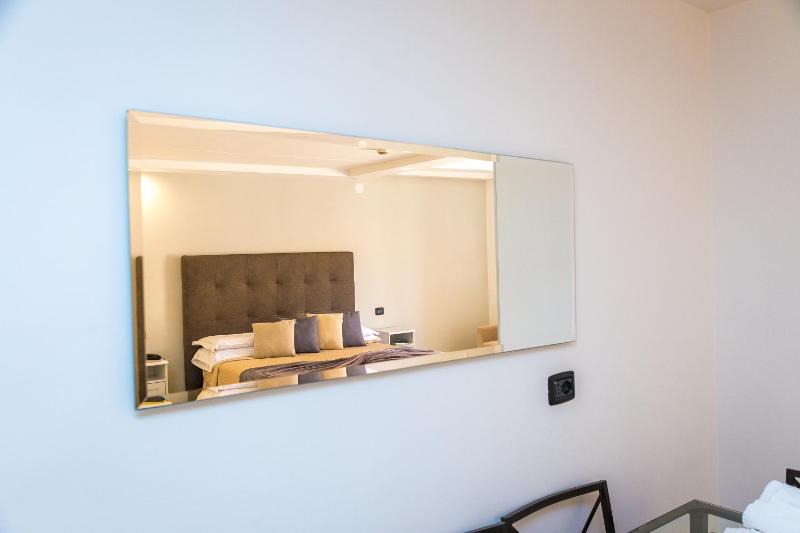 Standard Twin Room image 2