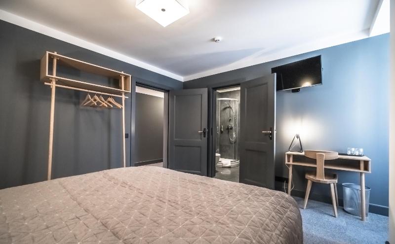 Double Room image 2