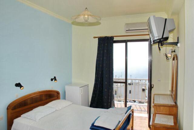 Double or Twin Room image 3
