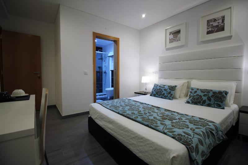 Standard Double Room image 4