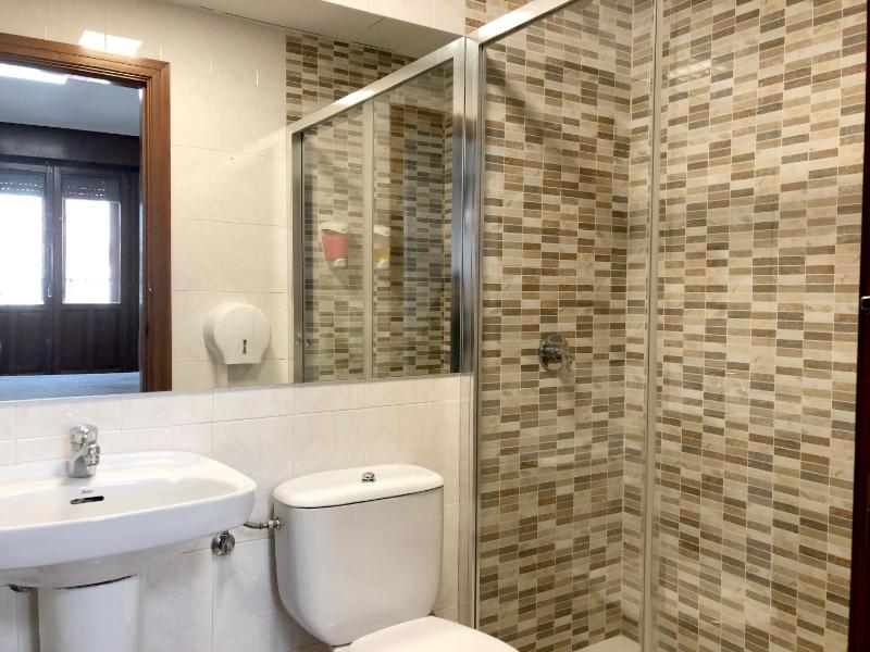 Twin Room image 2