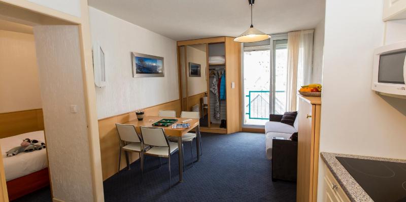 One-Bedroom Apartment image 2