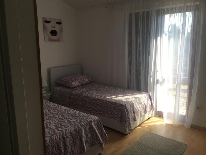 Twin Room with Balcony image 3
