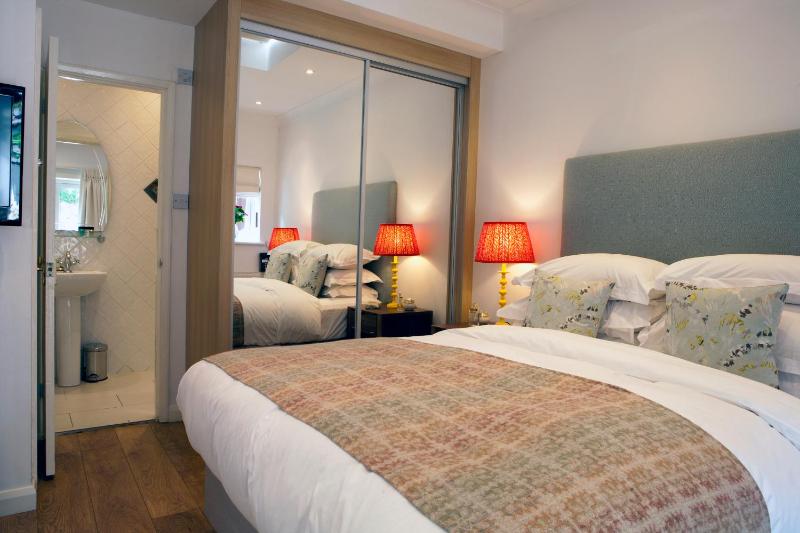 Sea Spray Hotel - image 34
