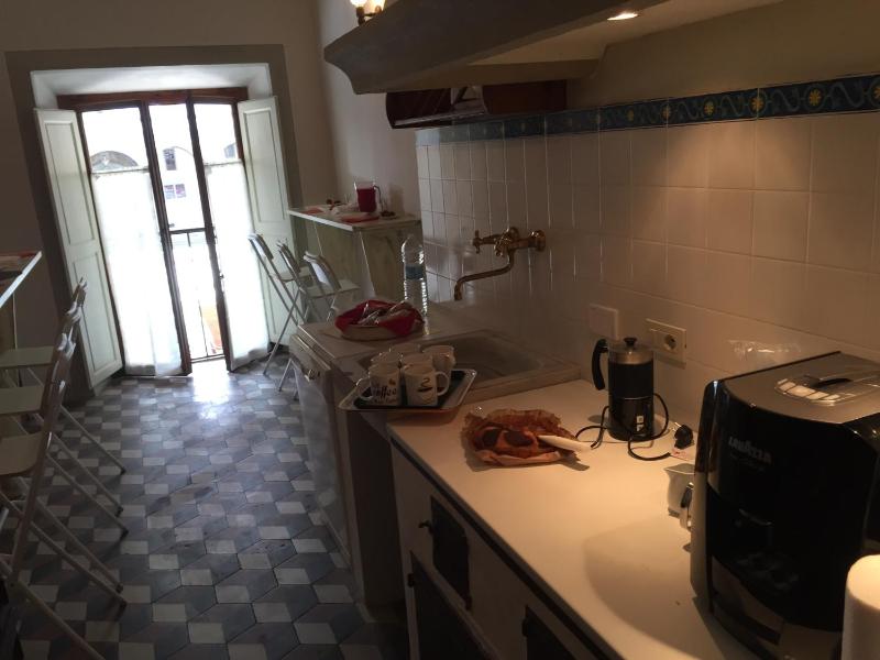 Deluxe Suite with Balcony image 4