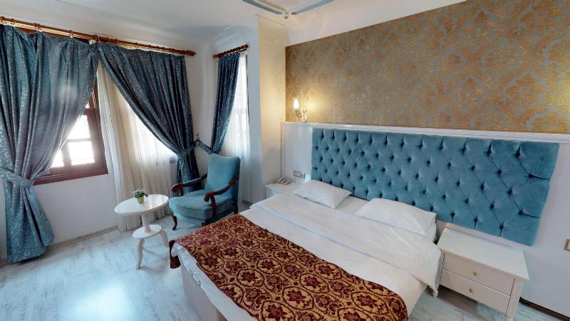 Standard Room with Pool View image 3
