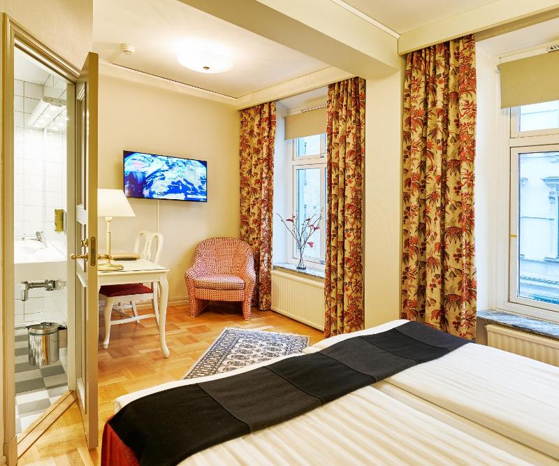 Standard Double or Twin Room image 3