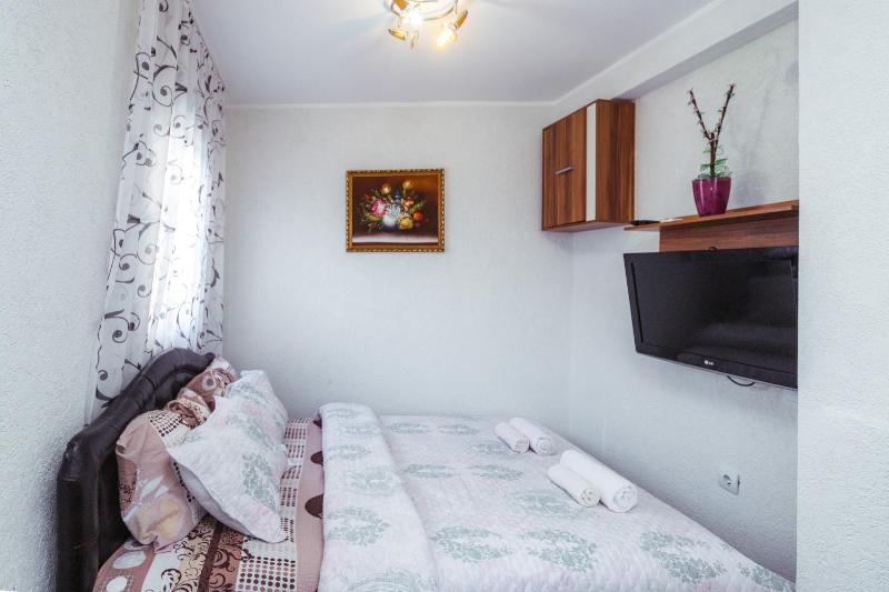 One-Bedroom Apartment image 2