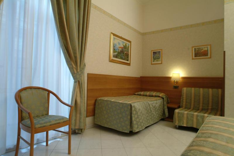 Quadruple Room image 4