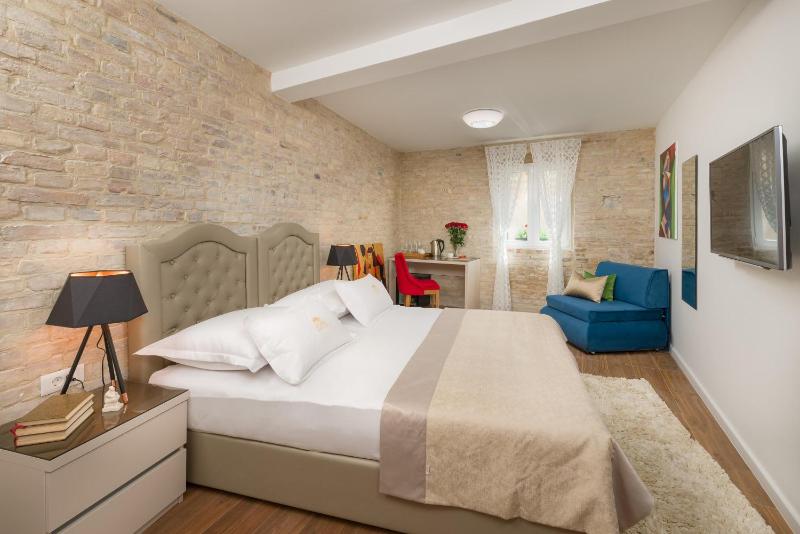 Double or Twin Room with Extra Bed image 4