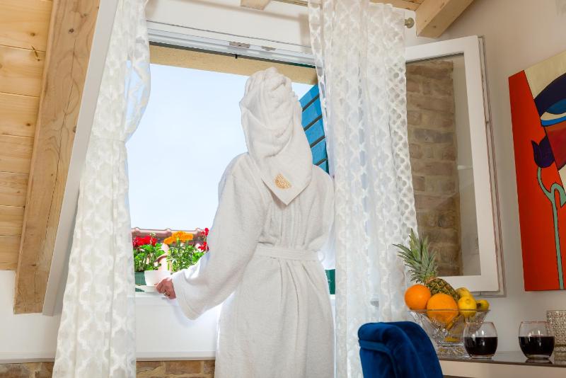 Deluxe Double Room image 4