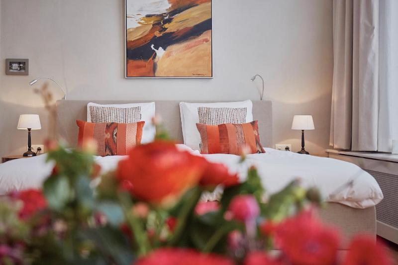 Large Double Room image 3