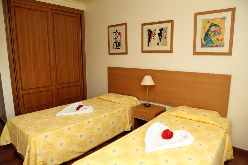 One-Bedroom Apartment image 4