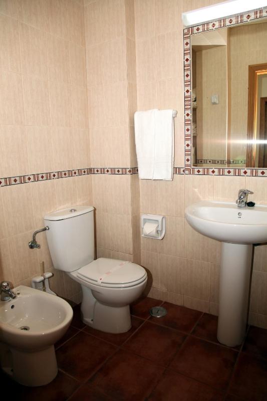 One-Bedroom Apartment image 3