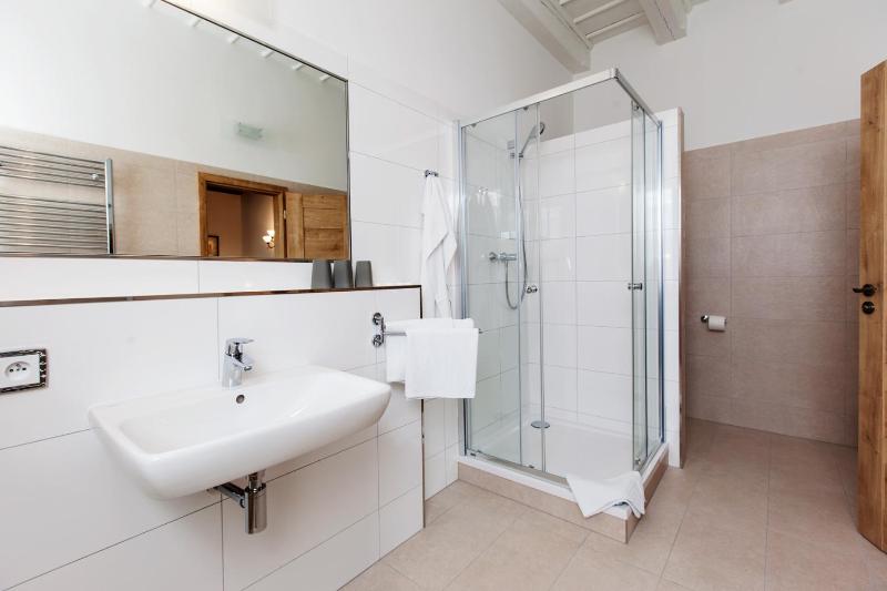 Deluxe Triple Room image 3