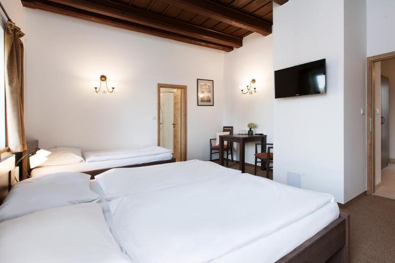 Deluxe Triple Room image 2