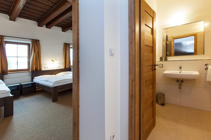 Deluxe Triple Room image 4