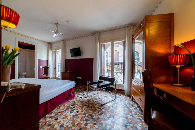 Superior Double Room image 1