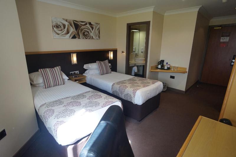 Standard Deluxe Twin Room image 3