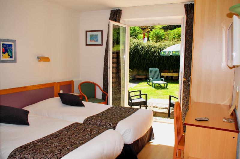 Twin Room image 2