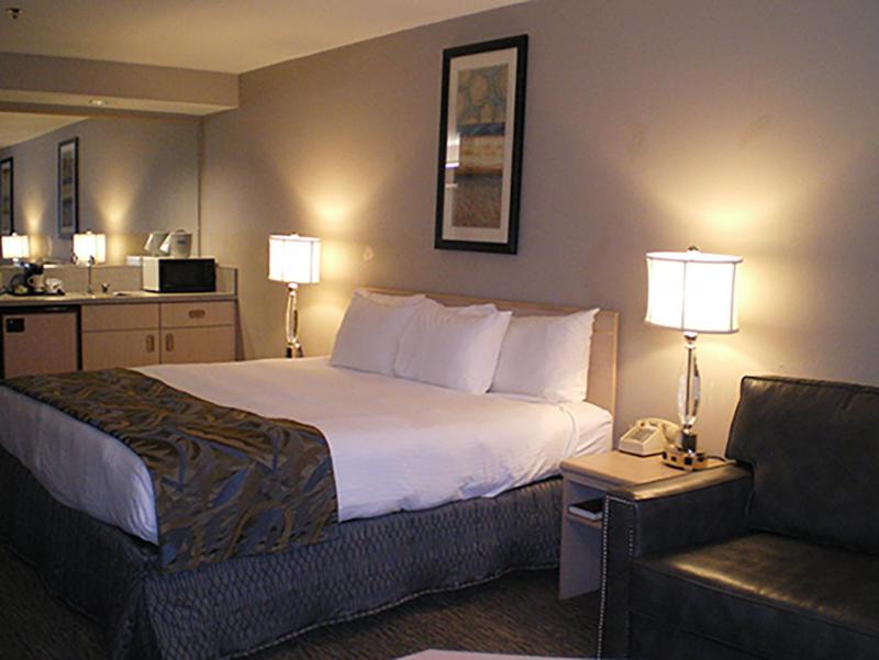 King Room with Sofa Bed image 2