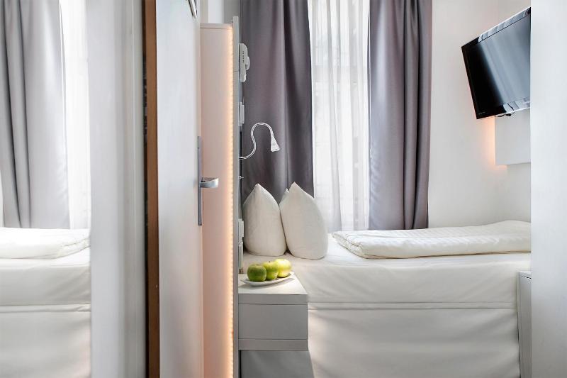 Grand Hotel Downtown - Frankfurt Central Station - Boutique Design Hotel - image 15