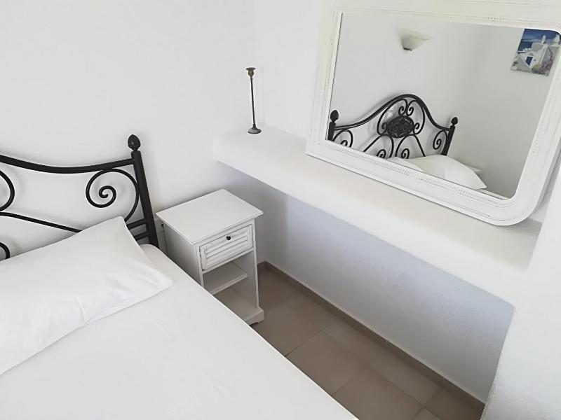 MARKOS BEACH rooms & studios - image 9