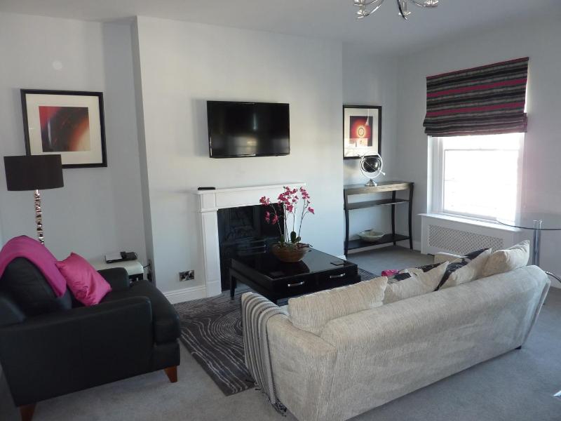 Luxury Suite image 2