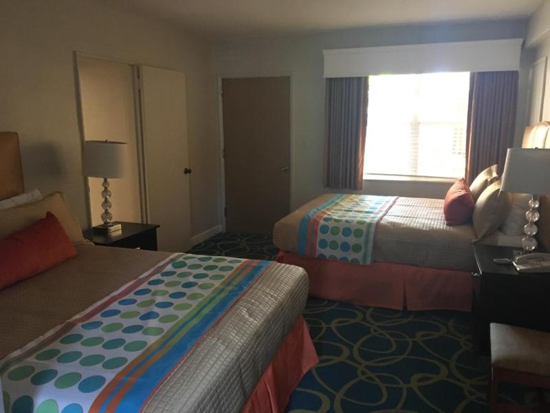 Deluxe Two-Bedroom Suite image 4