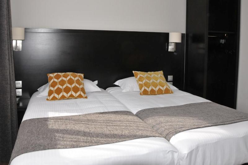 Twin Room image 3