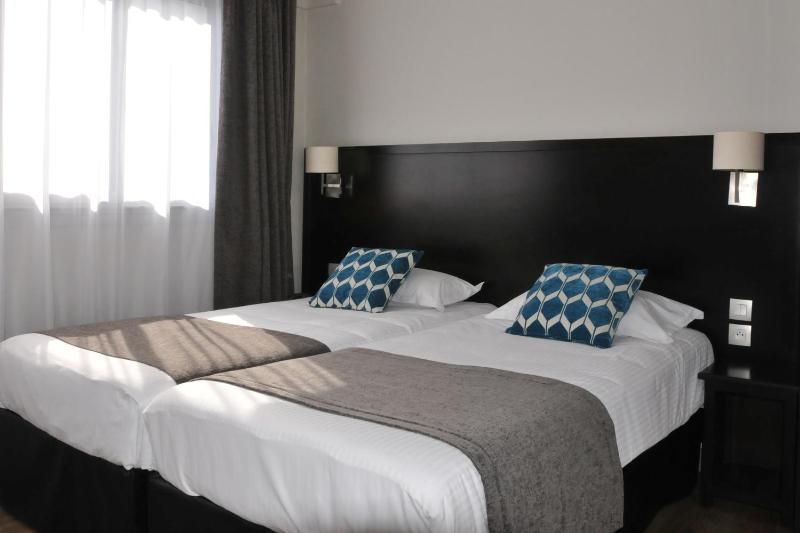 Twin Room image 4