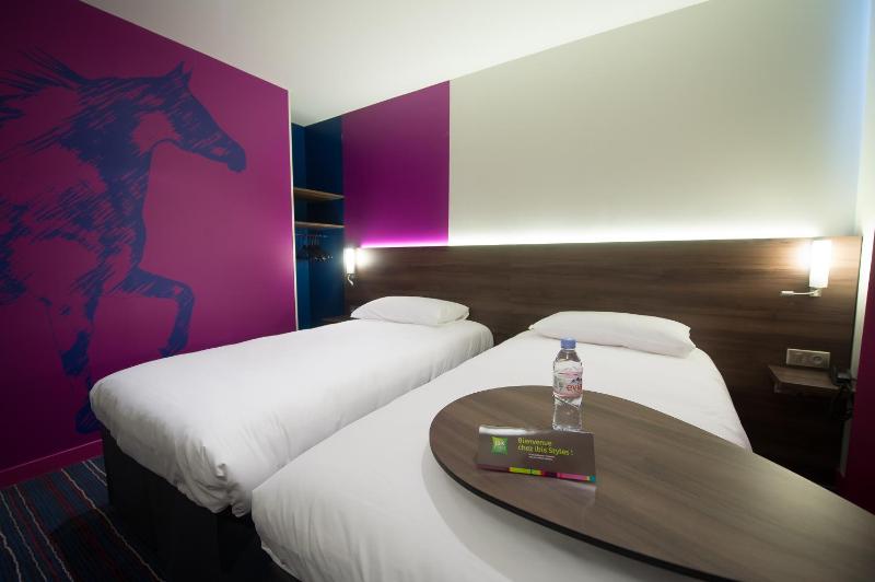 Standard Family Suite with 2 Connecting Rooms image 4