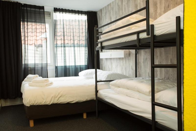 Four persons basic room image 4