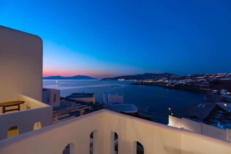 Premium Double Room with Balcony image 4