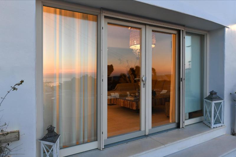 Three-Bedroom Apartment with Private Outdoor Jacuzzi image 2