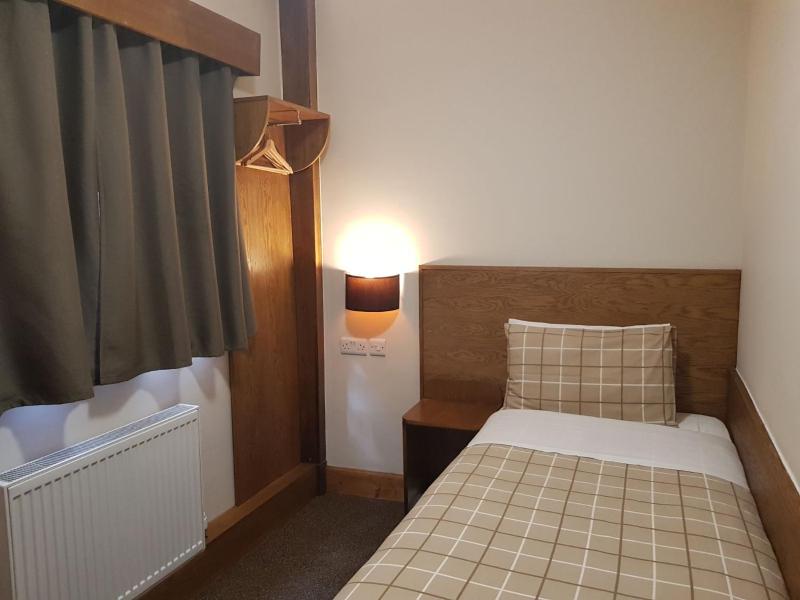 Single Room image 4