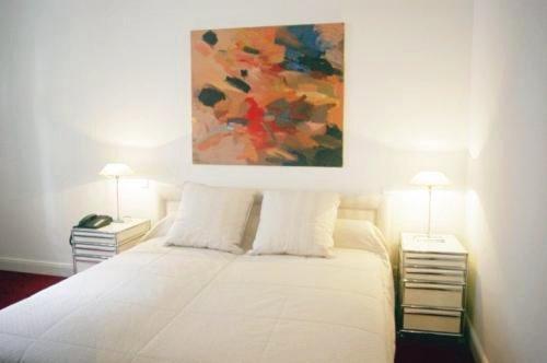 Apartment with Kitchenette image 4