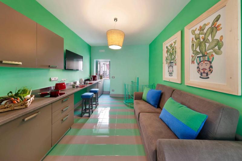 Suite Home Sorrento - image 4