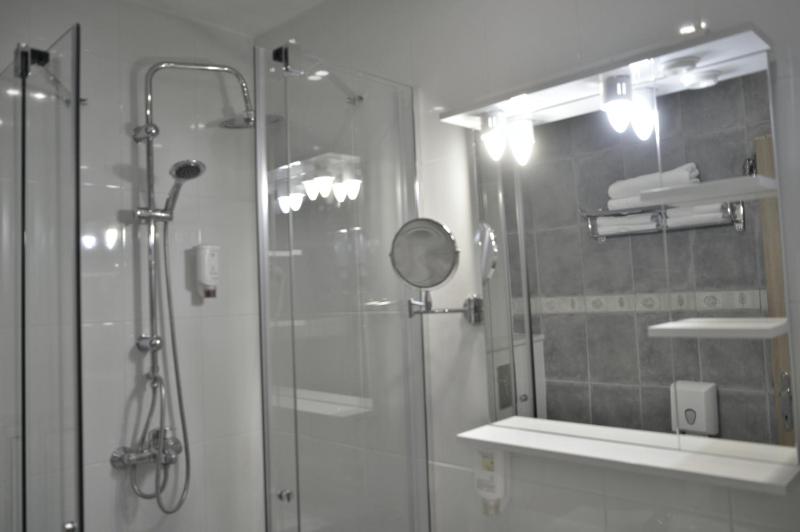 Double Room with Balcony image 2