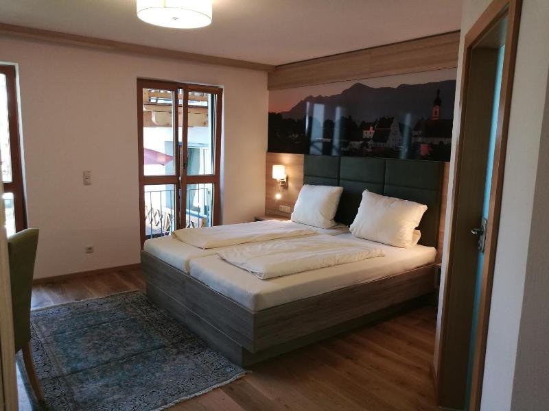 Standard Double Room image 2