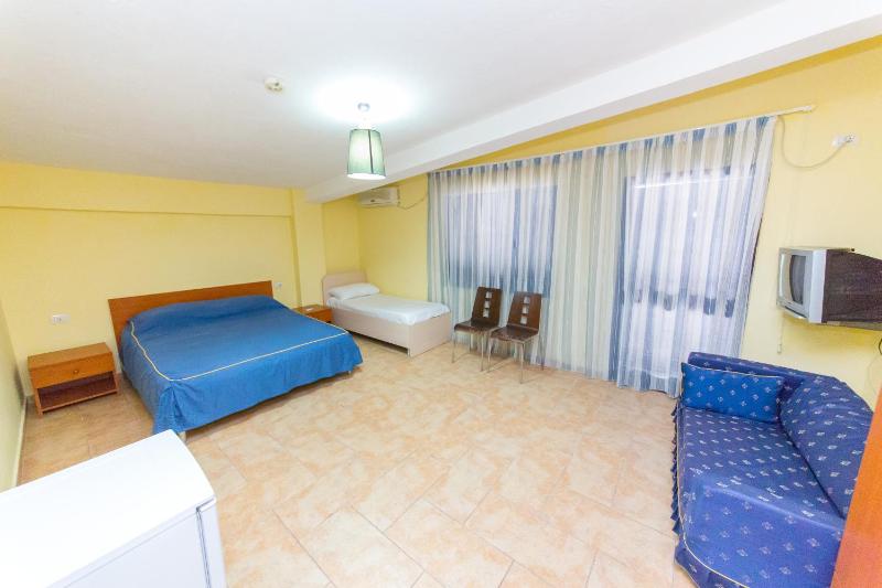 Triple Room with Balcony - Main Building image 2
