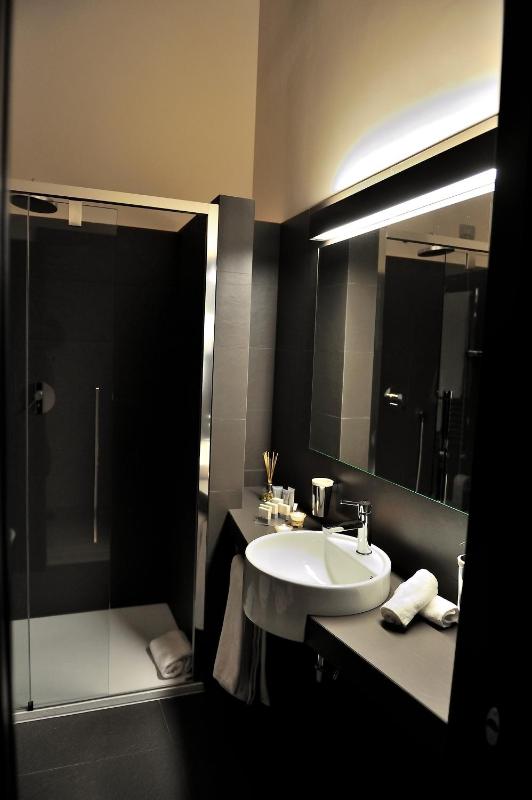 Deluxe Double Room image 4