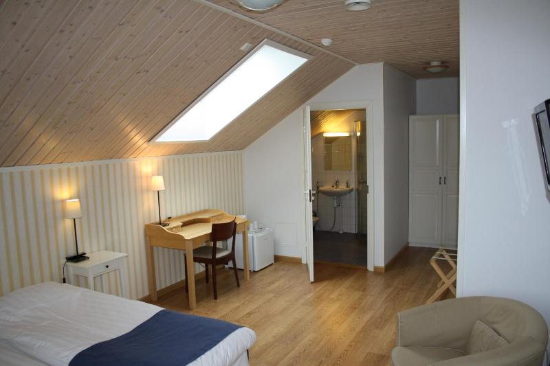 Deluxe Twin Room image 3